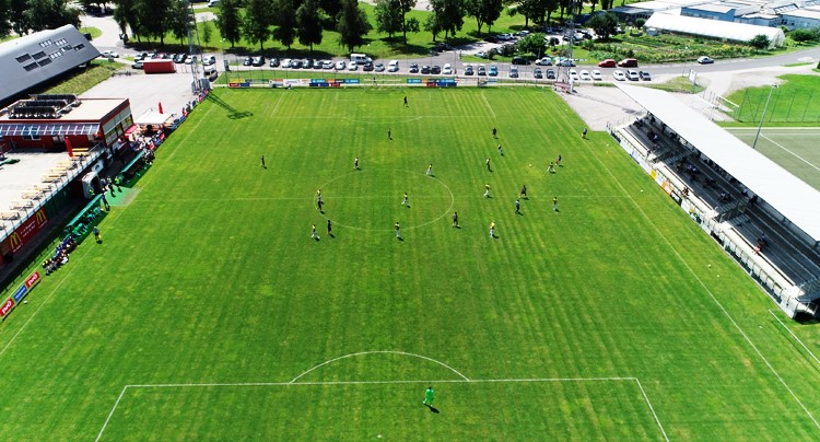 Standpunt vanaf een drone op een voetbalveld